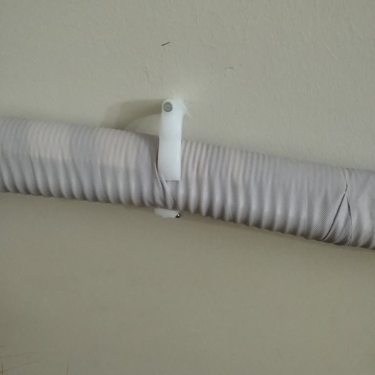 Beko Klimanın Boru Sabitlemesinde Dayanıksız Plastik Aparat Kullanımı