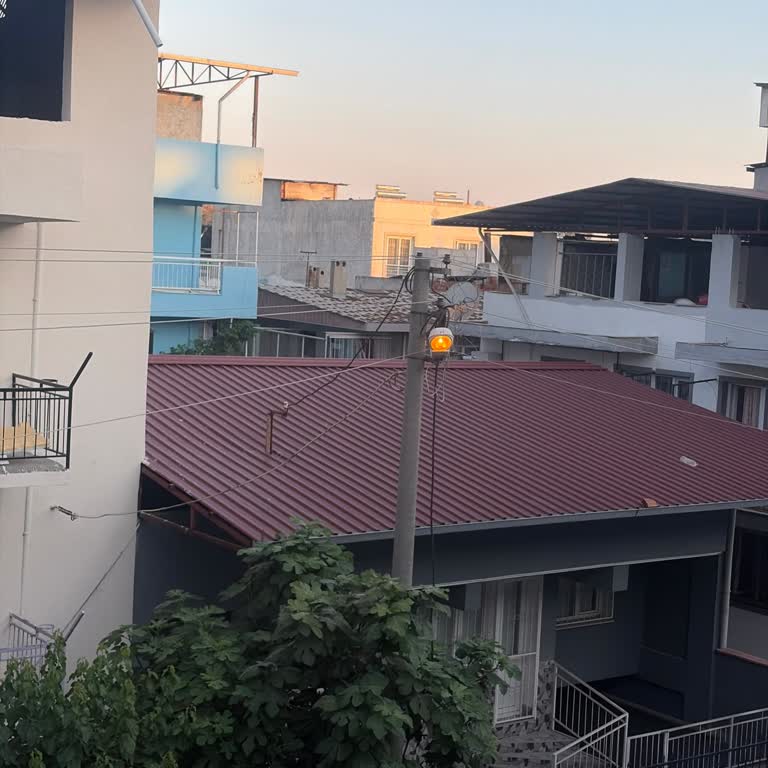 Buca’da Bir Haftadır Kesintisiz Yanan Sokak Aydınlatması İçin Acil Çözüm Talebi
