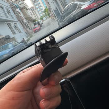 Servis Sonrası Torpido Kırığı Ve Hızlı Yapıştırıcıyla Gizlenmeye Çalışılması