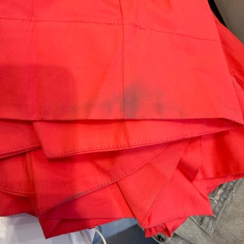 Zara’dan Gelen Kirli, Ütü Yanıklı Ve Deforme Elbise, Yetersiz Müşteri Hizmeti