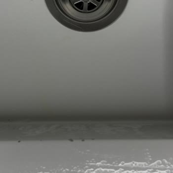 Realstone Patara Granit Evye Kalitesiz Ve Çizili: Tam Değişim Talebi