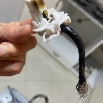 Profilo Garanti Kapsamındaki Ocağım Yanması Ve Servis Yanıtsızlığı