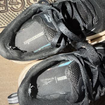 Reebok Ayakkabısının İç Taban Köpüğü Dökülmesi Ve Toptan Aşınması Nedeniyle Değişim Ve İade Talebi
