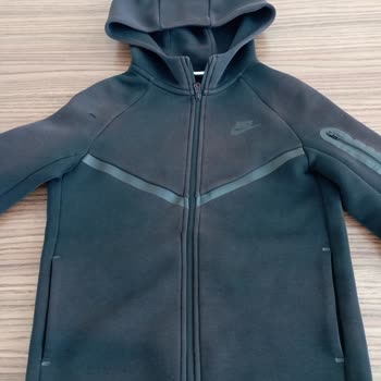 Sneaks Up Nike Tech Üst Giyimde Renk Değişimi Ve Deformasyon Mağaza Kullanıcı Hatası İddiası