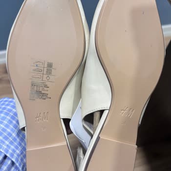 Zapatos Nuevos de H&M Rechazados por Considerarse Usados