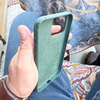 Apple Orijinal Kılıflarının Kısa Ömürlülüğü Ve Sürekli Parçalanması