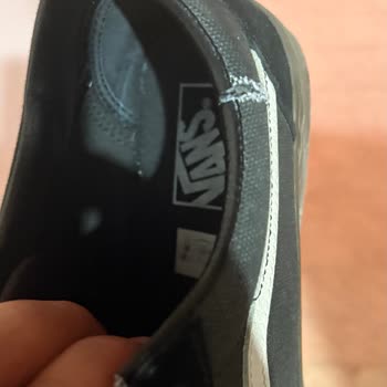 Shopinn Orijinal Olmayan Vans Ayakkabının Kısa Sürede Yırtılması Ve Ücretsiz Değişim Talebi
