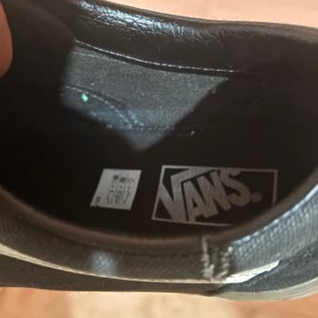 Shopinn Orijinal Olmayan Vans Ayakkabının Kısa Sürede Yırtılması Ve Ücretsiz Değişim Talebi