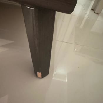 Kelebek Mobilya Salon Takımında Açılma, Çökme Ve Servis Sırasında Kırılan Ayak