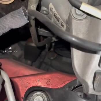 Renault Servis Sonrası Kaputun İçinde Değiştirilmiş Eski Kasnak Unutuldu