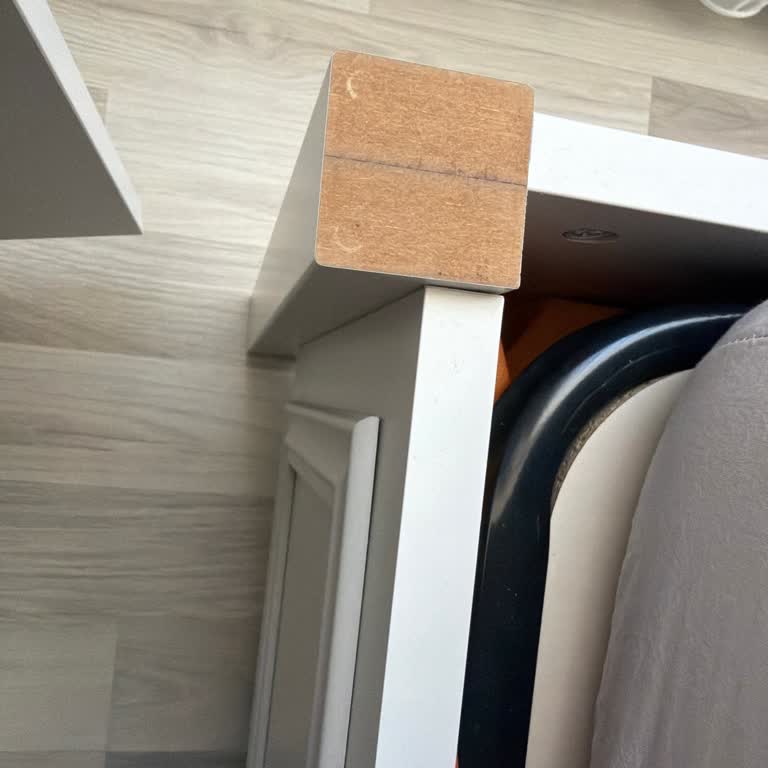 7 Ay Bekleme Sonrası Kırık Mobilya Parçası İçin Yardım Talebi