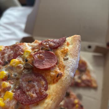 Terra Pizza Şubesinde Hijyen İhlali: Saç Ve Kir İçeren Pizza