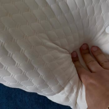 Hepsiburada’da Whiteblanco Yastık Formunu Kaybetti Ve Boyun Ağrısına Sebep Oldu