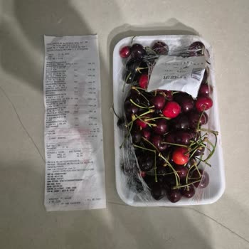 Çelikkayalar Market 220 TL'lik Paketli Kirazların Kurtlu Ve Çürük Çıkması