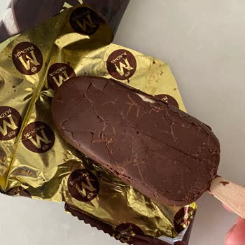 Magnum Baykuş Market’te Geçmiş Tarihli Dondurma Satışı