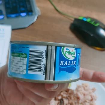 İzmir Migros’ta Satın Alınan Pınar Ton Balığında Şüpheli Siyah Madde