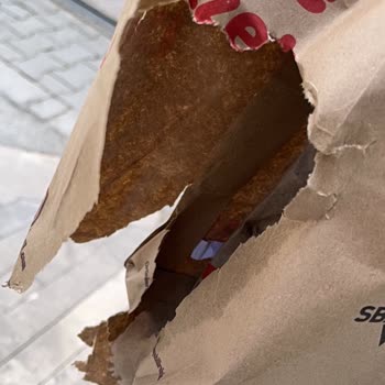 Dayanıksız Poşet Nedeniyle Büyük Boy İçecek Patlaması Ve Para Kaybı