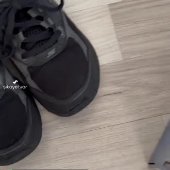 Skechers Spor Ayakkabı Arkası Açılmış!