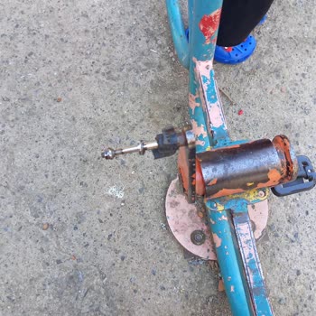 Afacan Çocuk Parkı’nda Kırık Bisiklet Pedalı Çocukları Tehlikeye Atıyor