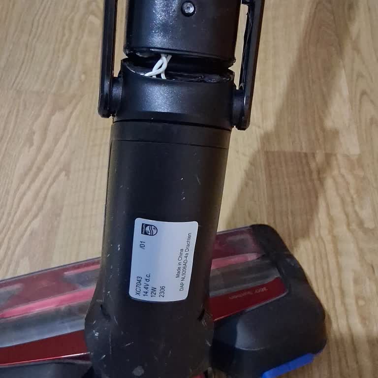 Philips Dikey Süpürge Hortumu Sürekli Kırılıyor Ve Müşteri Hizmetleri Çözüm Sunmuyor