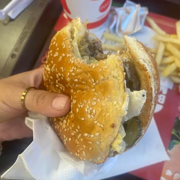 Burger King Şubesinde Bayat Ve Özensiz Hamburger