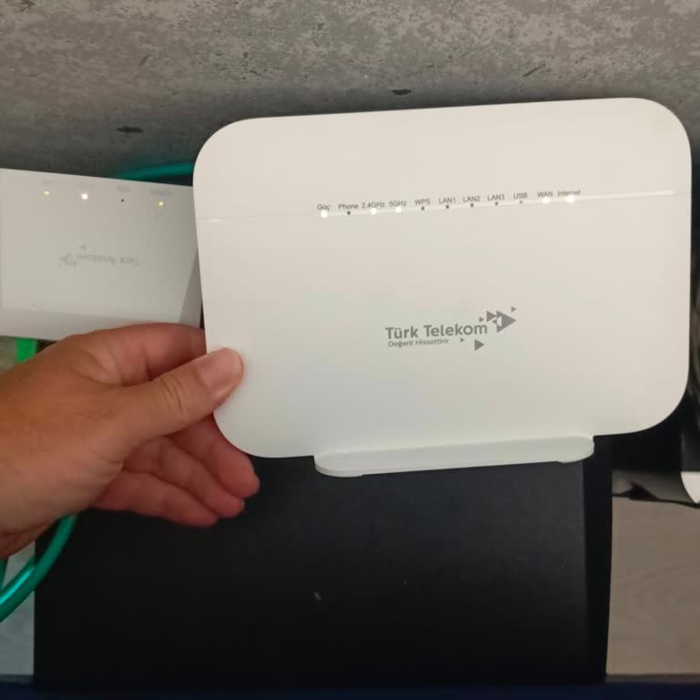 İnternet Kesintisi Çocukların Çevrimiçi Derslerine Engel Oluyor