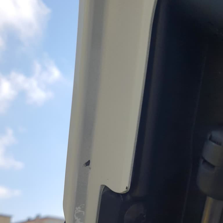 Renault Bayisinde Bagaj Kapağındaki Boya Hatası Ve Cevapsızlık