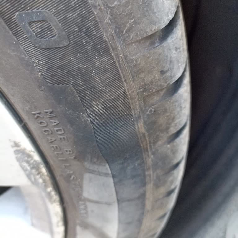 Balon Yapan Pirelli Lastiğin Garanti Reddi Ve Güvenlik Endişesi