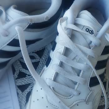 Adidas İnternet Sitesinden Gelen Ayakkabının Kullanılmış Ve Defolu Olması