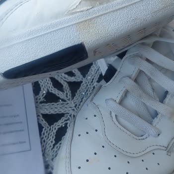 Adidas İnternet Sitesinden Gelen Ayakkabının Kullanılmış Ve Defolu Olması