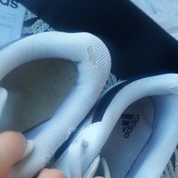 Adidas İnternet Sitesinden Gelen Ayakkabının Kullanılmış Ve Defolu Olması