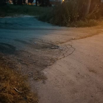 Yol Çökmeleri Ve Taş Fırlatması Nedeniyle Araç Camı Kırıldı, Belediyeler Sorumsuz