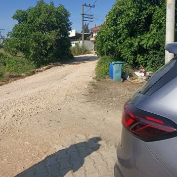 Yol Çökmeleri Ve Taş Fırlatması Nedeniyle Araç Camı Kırıldı, Belediyeler Sorumsuz