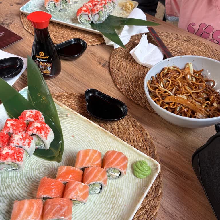 Bayat Yosunlu Sushi Menüsü Ve Tam Ücretli Hesap Şikayeti