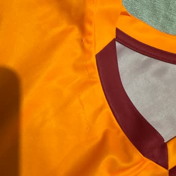 Galatasaray Formasındaki Üretim Hatası İp Çekmesi İçin Değişim Talebi
