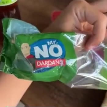Dardanel Bol Kaşarlı Sandviç İçindeki Yarım Kaşar