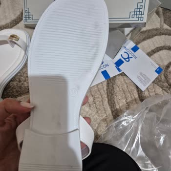 Kullanılmış Ve Defolu Sandalet, Düşük Satış Sonrası Destek
