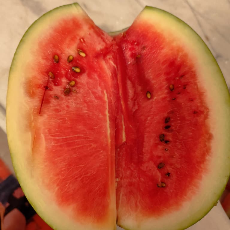 Çağdaş Market Şubelerinde Çürük Karpuz Şikayeti