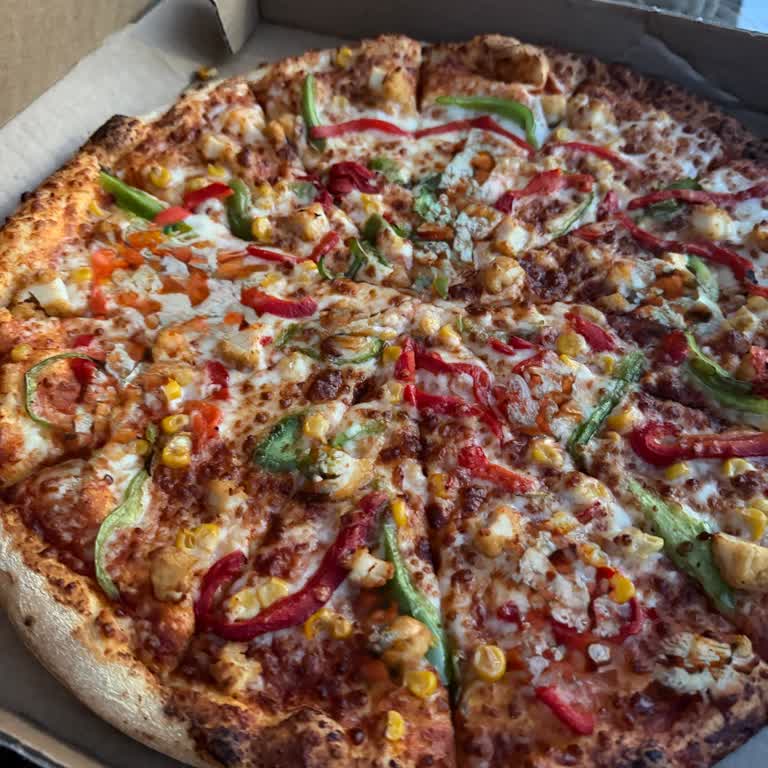 Domino’s Alaçatı Şubesinde XL Tavuklu Pizza Boyut Ve İçerik Eksikliği