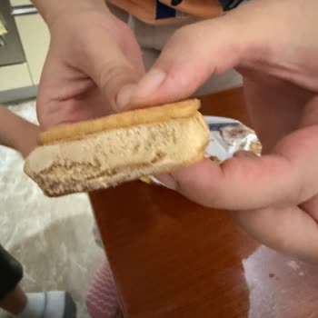 Algida Mini Nogger Sandviç Ürünün Yarı Eksik Gelmesi Müşteriyi Hayal Kırıklığına Sürükledi