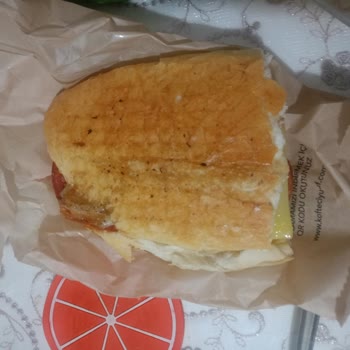 Afişte Tanıtılan Tost İle Gerçek Teslim Edilen Tost Arasındaki Büyük Fark