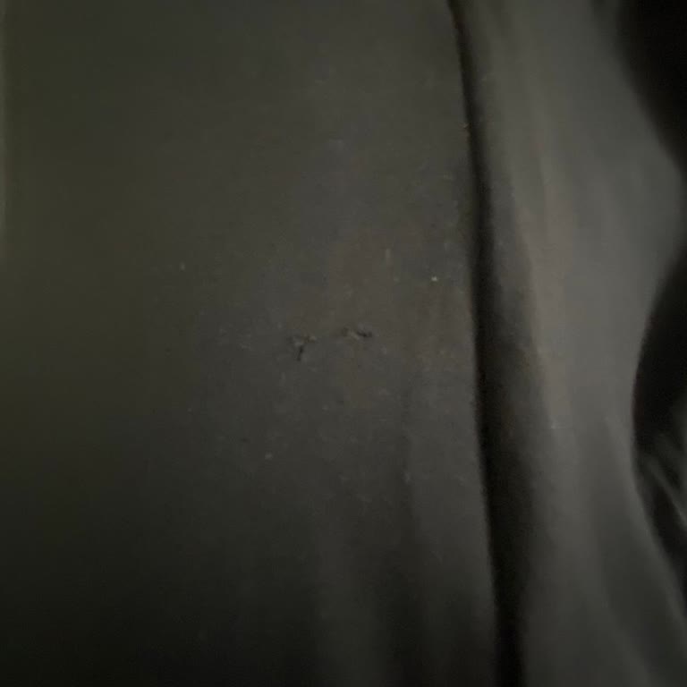 Oysho Refused to Replace Leggings That Developed a Hole After First Use