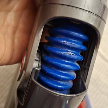 Garanti Kapsamındaki Dyson V8 İç Hortum Arızası ve Kullanıcı Hatası İddiasına İtiraz