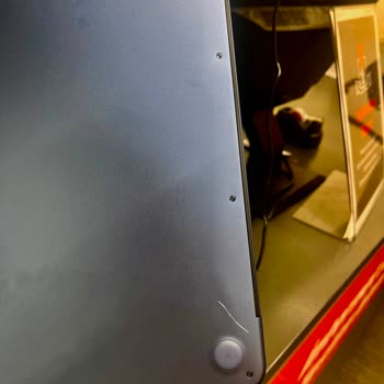 Media Markt’ta Satın Alınan Macbook’ta Çizik Ve Sorumluluk Reddi Nedeniyle Tam İade Talebi