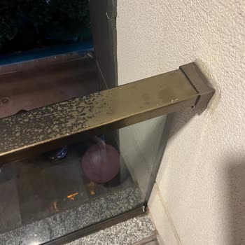 Balkon Cam Profili Kimyasal Hasar Gördü Ve Servis Dikkatsizliği