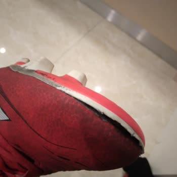 Intersport Kısa Sürede Açılan Krampon İçin Dış Etken Açıklaması Olmadan Değişim Talebi