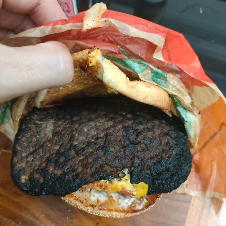 Aşırı Pişmiş Burger King Steakhouse Burger’da Sağlık Riski Ve Cevapsız Destek