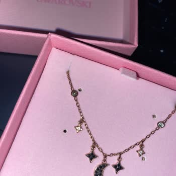 Manevi Değeri Olan Swarovski Kolyesinde Renk Değişimi Ve Değişim Talebi