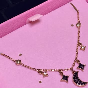 Manevi Değeri Olan Swarovski Kolyesinde Renk Değişimi Ve Değişim Talebi
