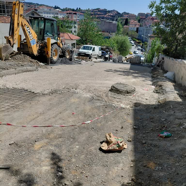 Üsküdar Belediyesi Yol Çalışmasında Güvenlik İhmali Ayakkabıma Demir Batti